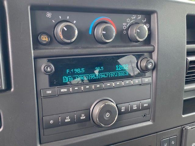 2025 Chevrolet Express Passenger 1LT