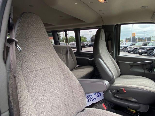 2025 Chevrolet Express Passenger 1LT
