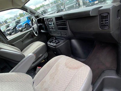 2025 Chevrolet Express Passenger 1LT