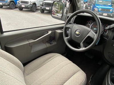 2025 Chevrolet Express Passenger 1LT