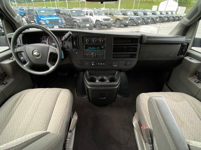 2025 Chevrolet Express Passenger 1LT