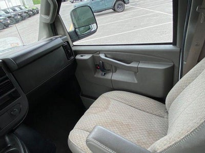 2025 Chevrolet Express Passenger 1LT