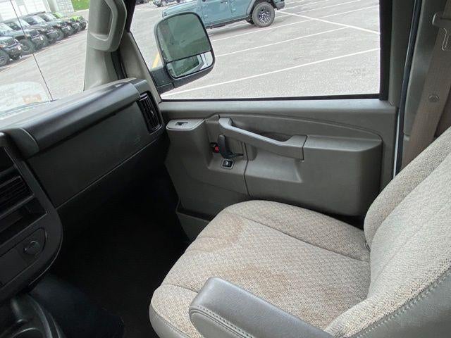 2025 Chevrolet Express Passenger 1LT
