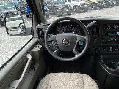 2025 Chevrolet Express Passenger 1LT
