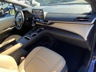 2023 Toyota Sienna XLE