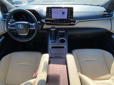 2023 Toyota Sienna XLE