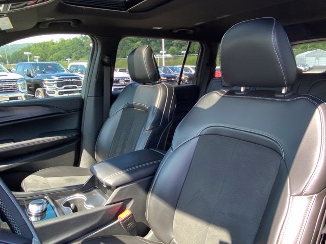 2025 Jeep Grand Cherokee L Altitude X 4x4