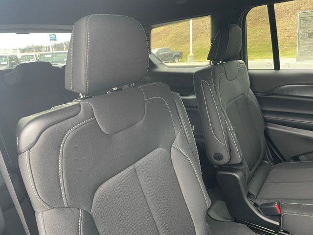 2025 Jeep Grand Cherokee L Laredo X 4x4