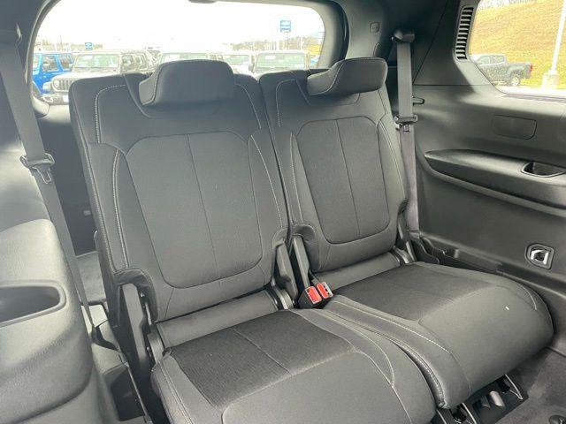 2025 Jeep Grand Cherokee L Laredo X 4x4
