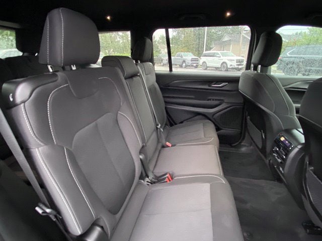 2025 Jeep Grand Cherokee L Laredo 4x4