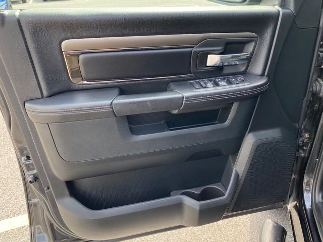 2017 RAM 1500 Night Crew Cab 4x4 6'4' Box