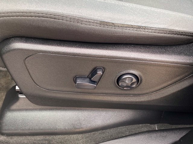 2020 RAM 1500 Big Horn Quad Cab 4x4 6'4' Box