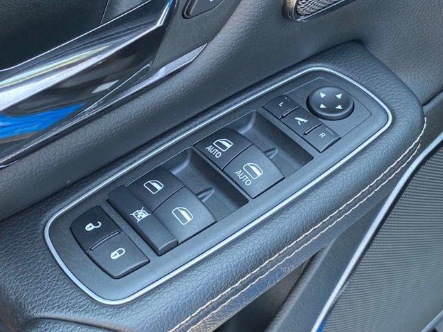 2022 RAM 1500 Laramie Crew Cab 4x4 5'7' Box