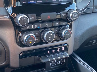 2022 RAM 1500 Laramie Crew Cab 4x4 5'7' Box