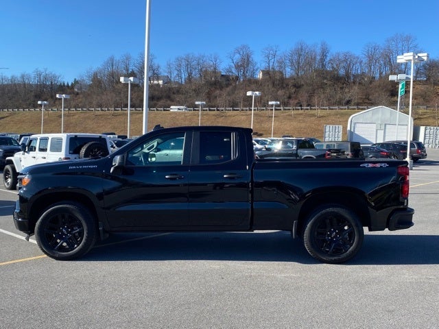 2024 Chevrolet Silverado 1500 4WD Double Cab Standard Bed Custom