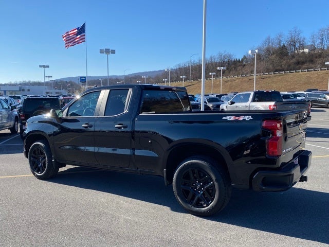 2024 Chevrolet Silverado 1500 4WD Double Cab Standard Bed Custom