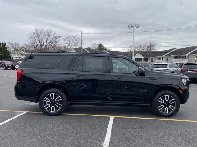 2023 GMC Yukon XL 4WD AT4