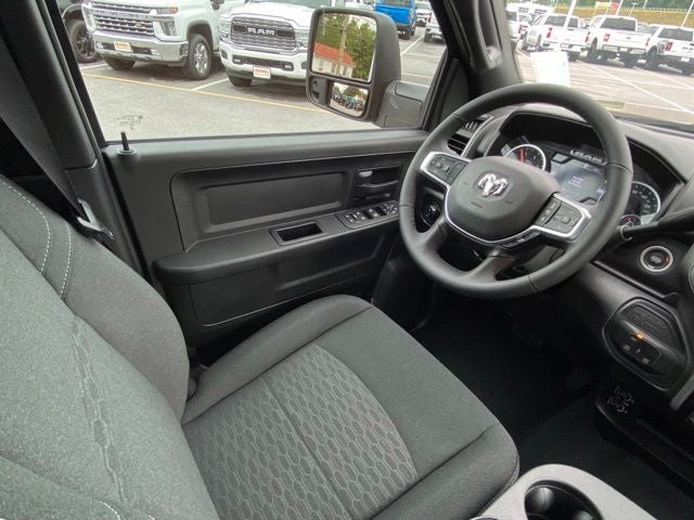 2025 RAM 2500 Tradesman Crew Cab 4x4 6'4' Box