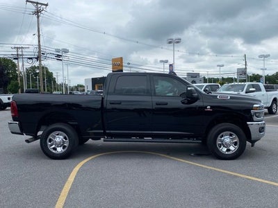 2025 RAM 2500 Tradesman Crew Cab 4x4 6'4' Box