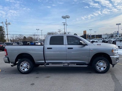 2022 RAM 2500 Tradesman Crew Cab 4x4 6'4' Box