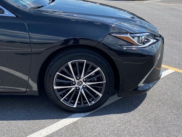 2025 Lexus ES 300h