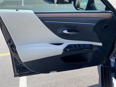 2025 Lexus ES 300h