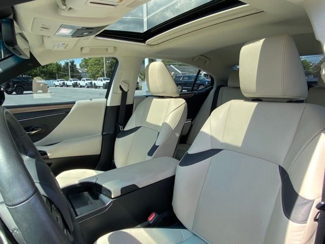 2025 Lexus ES 300h