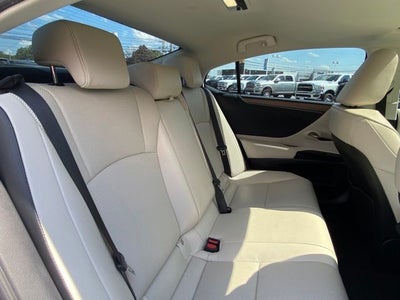 2025 Lexus ES 300h