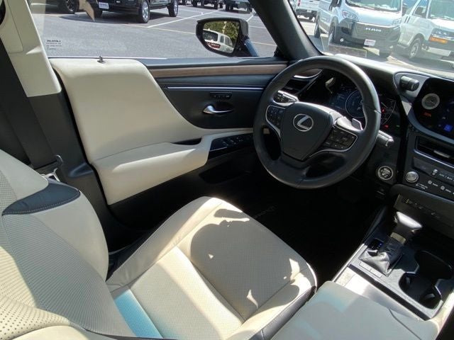 2025 Lexus ES 300h