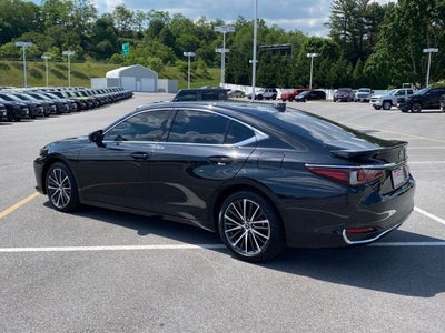 2025 Lexus ES 300h